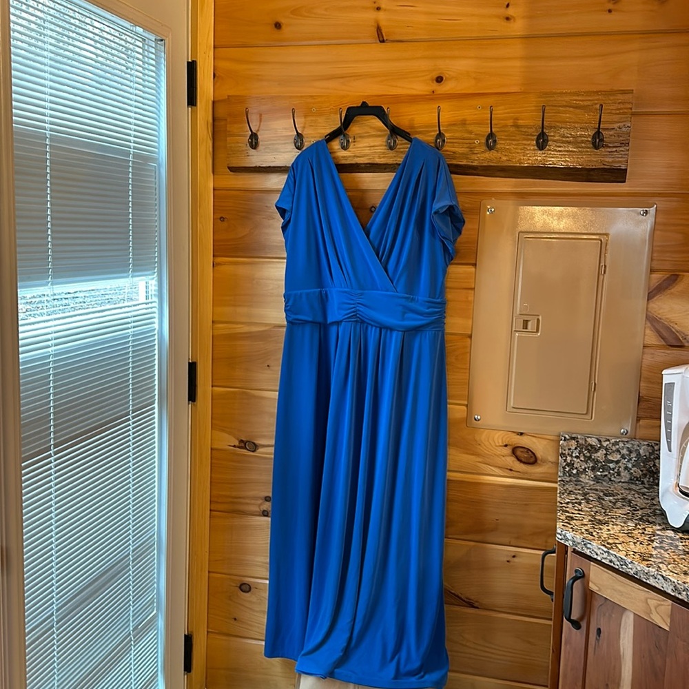 Beautiful long, blue dress. Size 1x.
